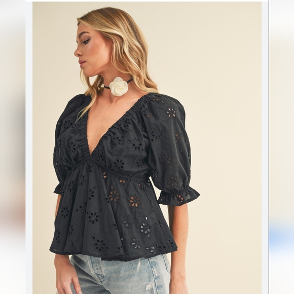 AEMI+CO Tops - Aemi + Co NWT Black Eyelet Embroidered Women's V Neck Top Sz Large